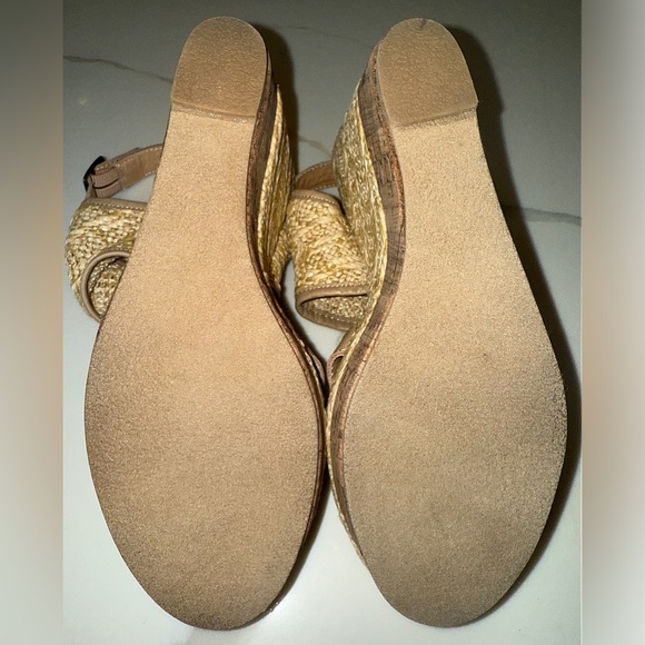 VERY VOLATILE PLATFORM WEDGE’S!! GENTLY USED - GREAT CONDITION! SIZE 9 - Picture 4 of 4